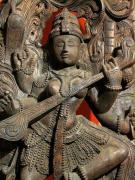 Saraswati - bogini muzyki i retoryki, rzeźba w drewnie, Indie, fot. A. Sułkowski